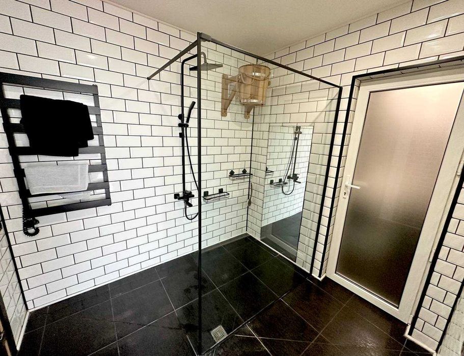 Будинок для відпочинку чи бізнесу на березі водойми_M