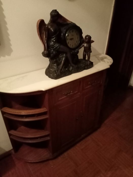 Vendo um ótimo móvel e relógio!! (Só por mensagem)