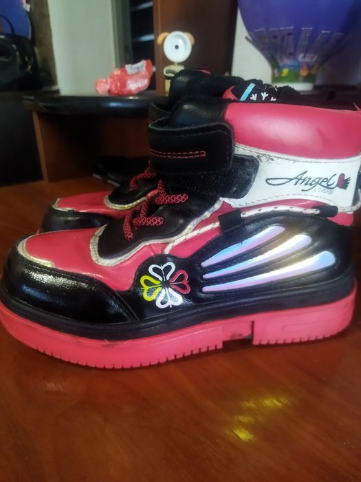 Зимові черевички для дівчинки