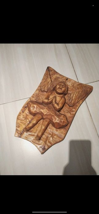 Płaskorzeźba anioł