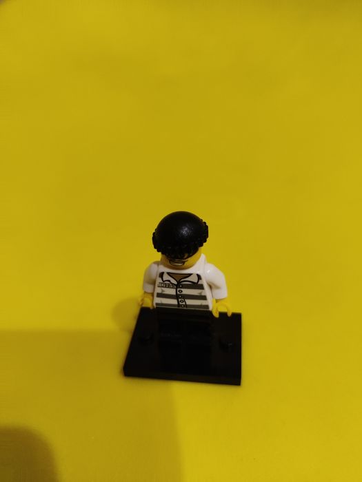 LEGO CITY mini figurka złodziej.