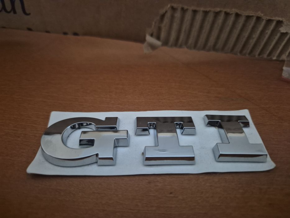 nowy napis GTI  do VW na tylna klape  + szablon montażowy
