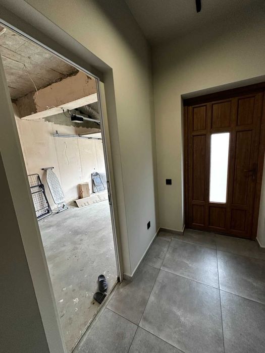 Продається сучасний котедж в м. Тячів