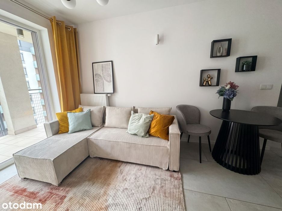 Bezpośrednio, duży balkon, komórka, miejsce postojowe - do wejścia
