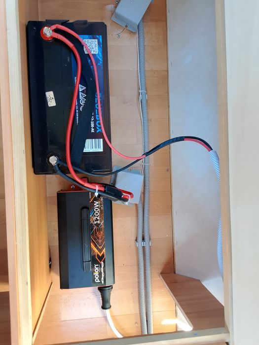 Instalacja off grid PV  kamper przyczepa kempingowa z montażem