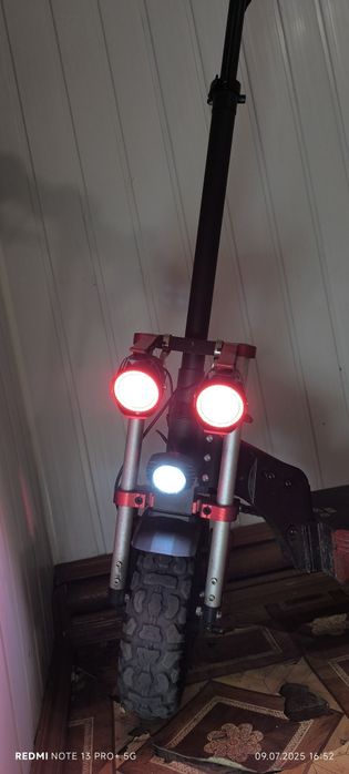 Электросамокат с сиденьем GIANT Outlander M11 (1600W 52V 26Ah