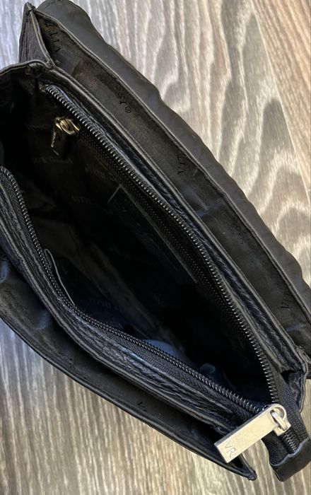 Барсетка чорного кольору
