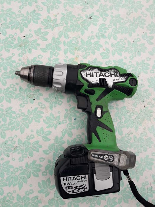 Шуроповерт  HITACHI.  DS 18DL
