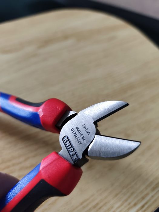 Szczypce boczne KNIPEX