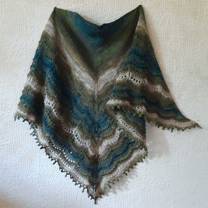 Смугаста чарівна шаль