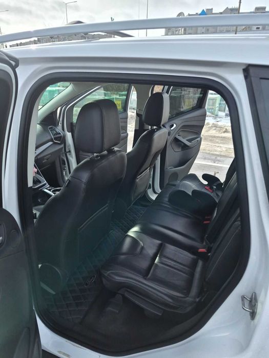 Продам Ford Escape 2013 року в максимальній комплектації Titanium.