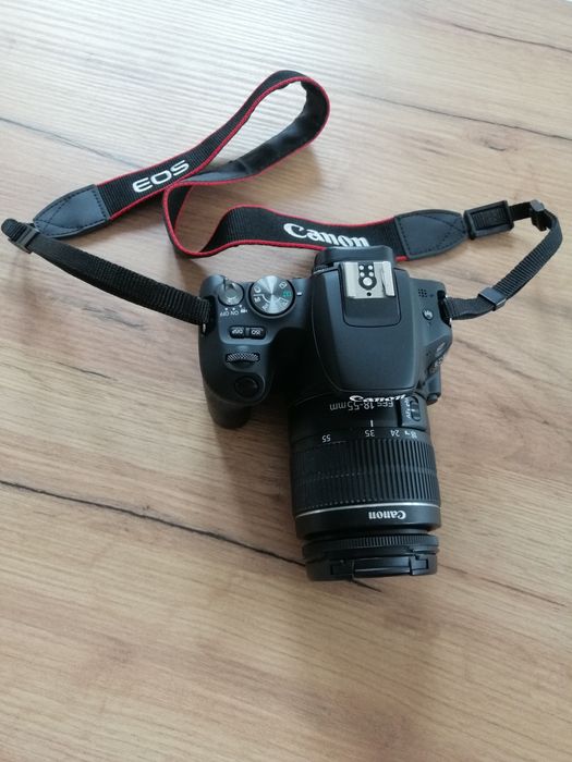 Máquina Canon EOS 200D