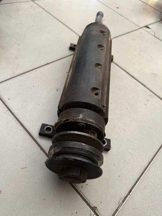 Вал циркулярки 3 ножа. Деревообрабативающий станок