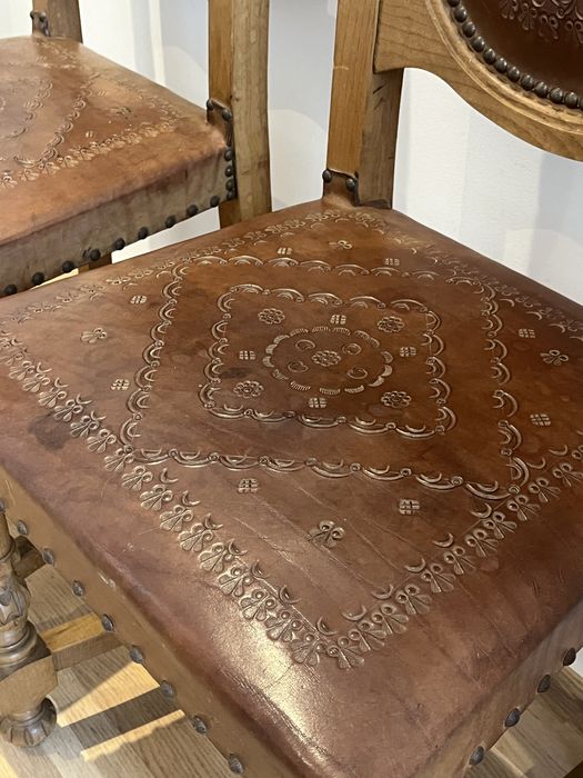 Cadeiras antigas madeira e couro