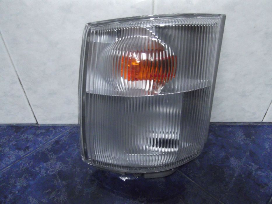toyota dina farol e farolim novos