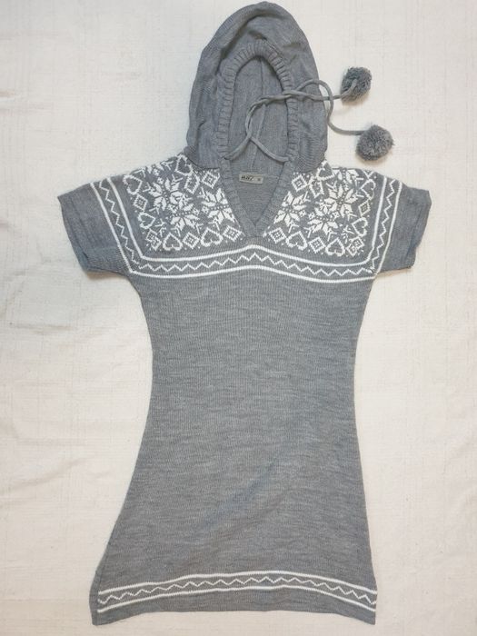 Sweter tunika z kapturem 38