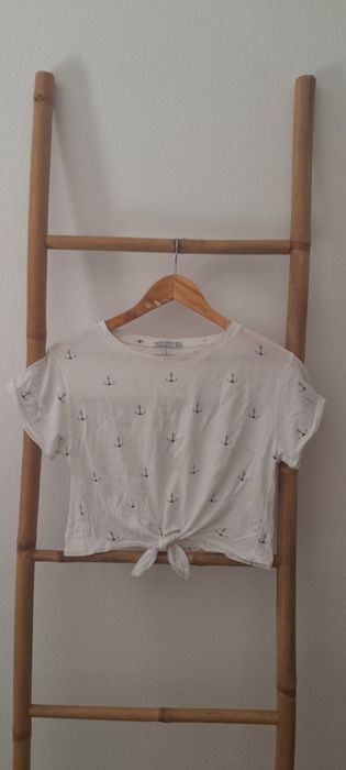 Tshirt Bershka motivos âncoras, com nó à frente