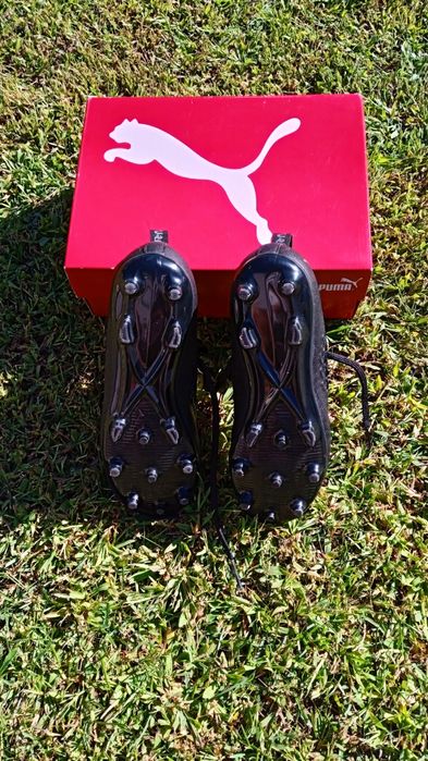 Chuteiras Puma + caneleiras