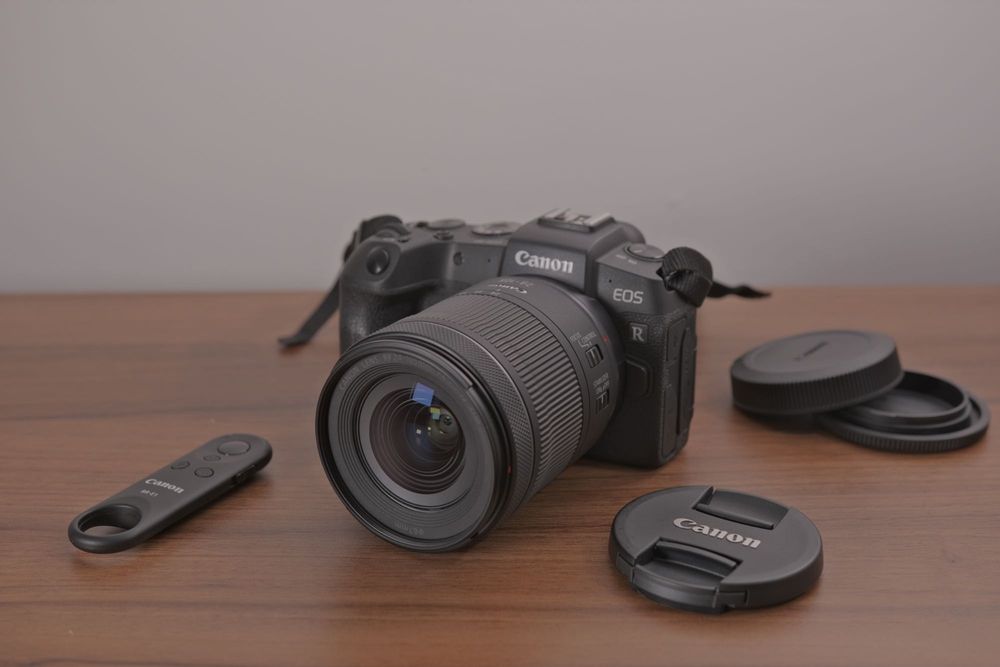 Canon EOS RP Full Frame (26MP) + lente RF 24-105mm IS STM.