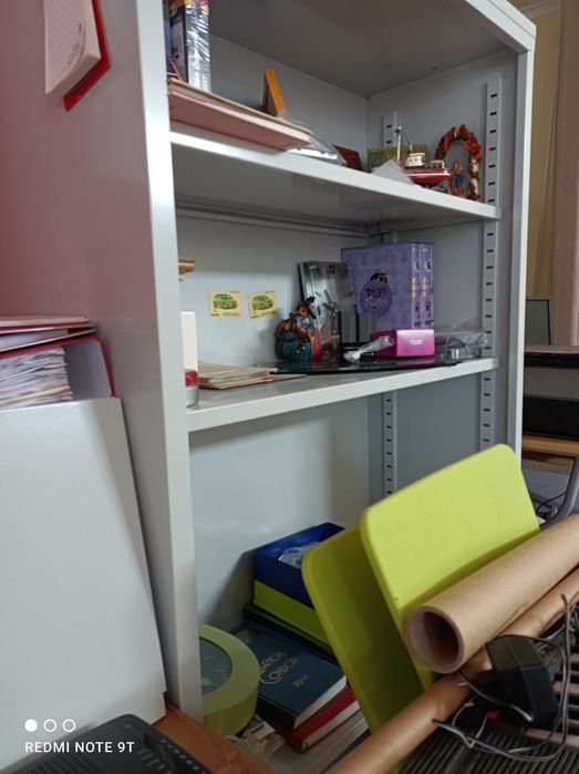 Estante e armário de escritório