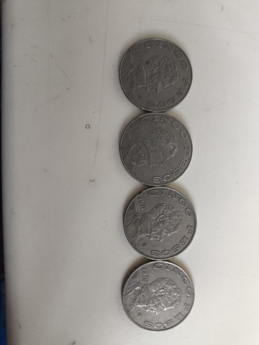 4 moedas- 5 pesos argentinos