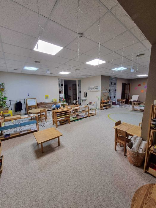 Комерційне приміщення в сучасному багатоповерховому будинку