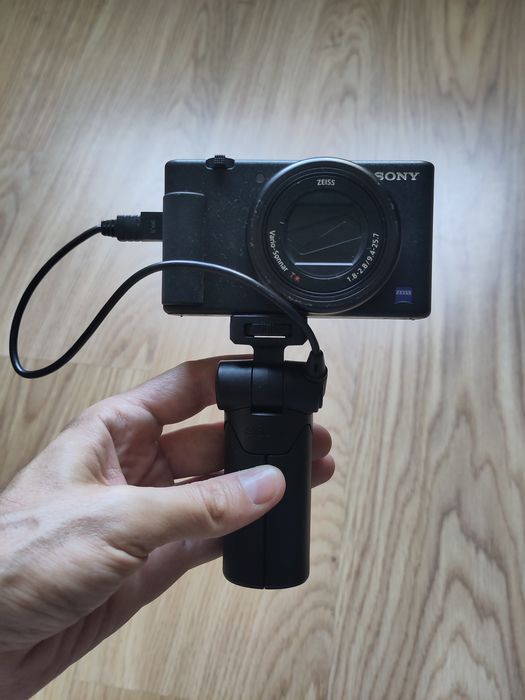 Sony ZV-1 + Grip Sony VCT-SGR1 — como nova
