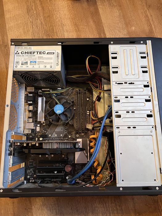 Компʼютер для роботи/ігор