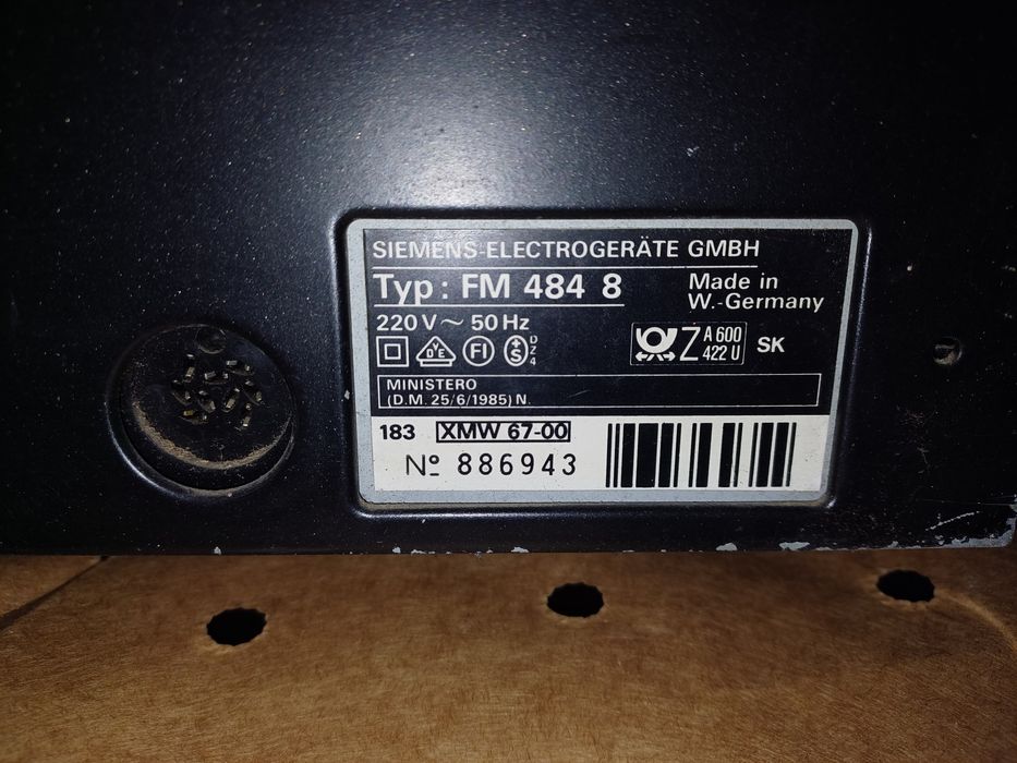 magnetowid VHS marki VIDEOCORD, model FM484.