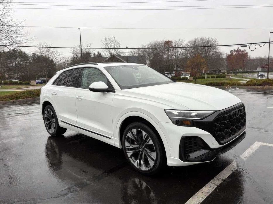 Audi Q8 quattro Premium Plus      2025