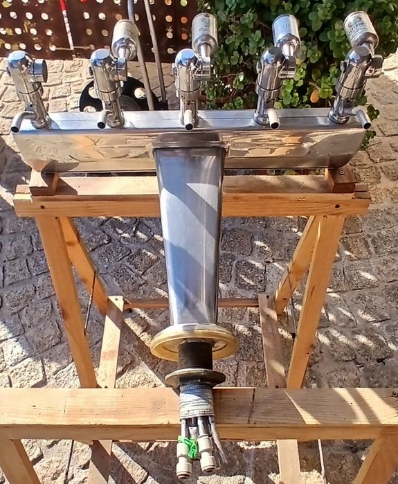 Torre de tirar cerveja,  em Inox, com 5 saídas