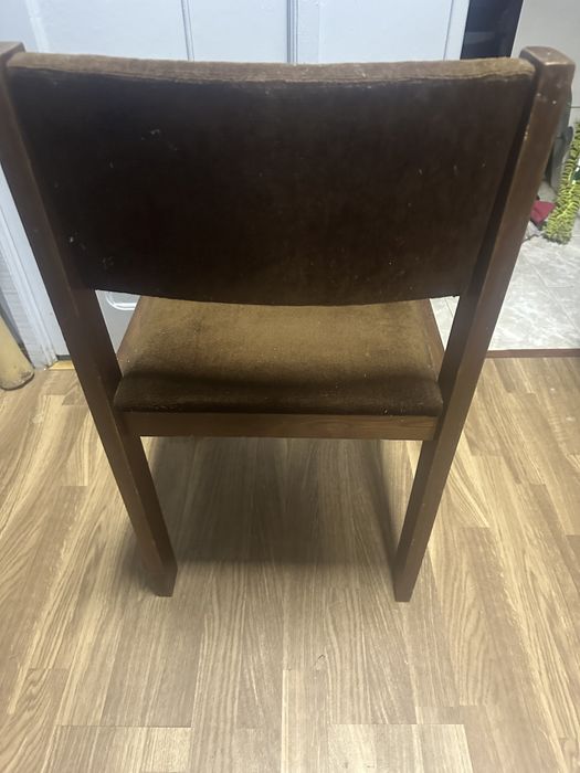 Cadeiras de madeira macica como novas