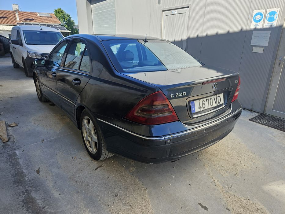 Mercedes-Benz C220 CDI Avantgarde • Android Auto • Pele • Nacional