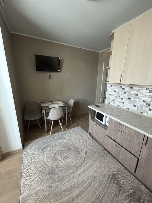 Здам 2к квартиру Версаль Парк