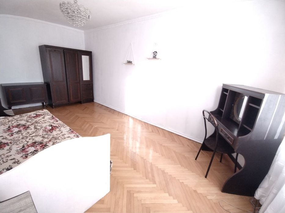 Здається окрема кімната для жінки