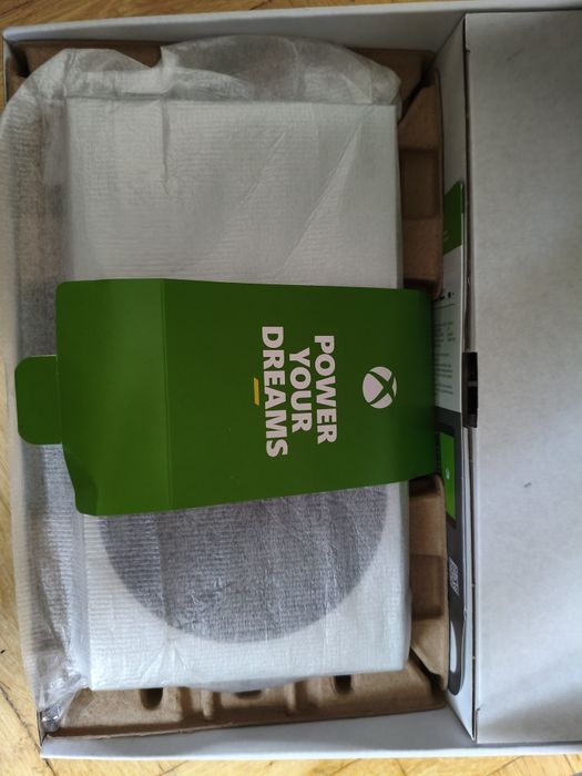 Xbox Series S 512 GB – stan prawie jak nowy,, komplet