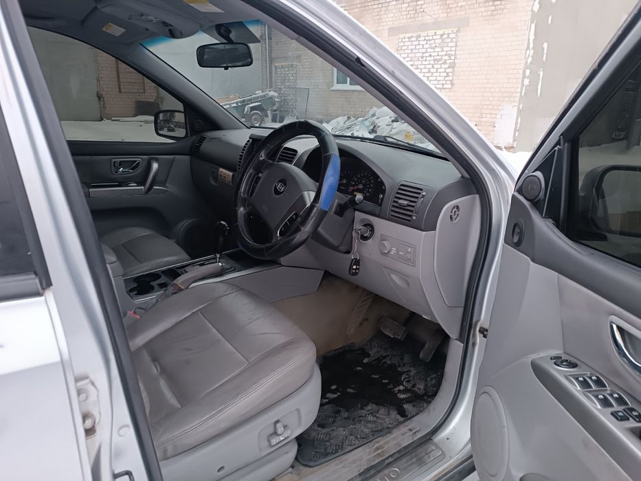 Продам кия сорента 4х4. На полном ходу . Строчно