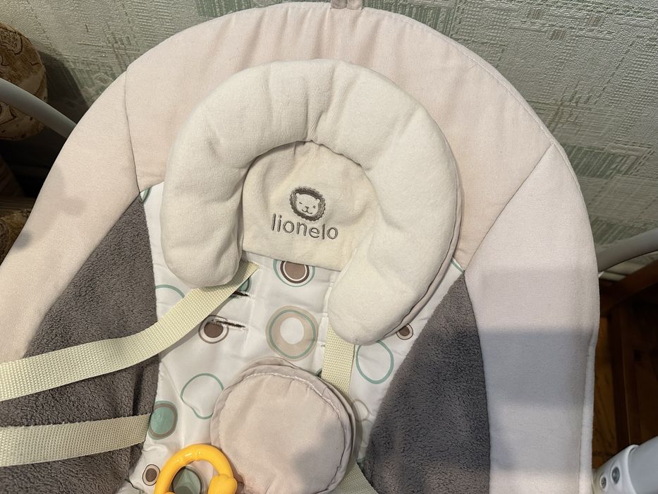 Гойдалка/ заколисуючий центр Lionelo Robin