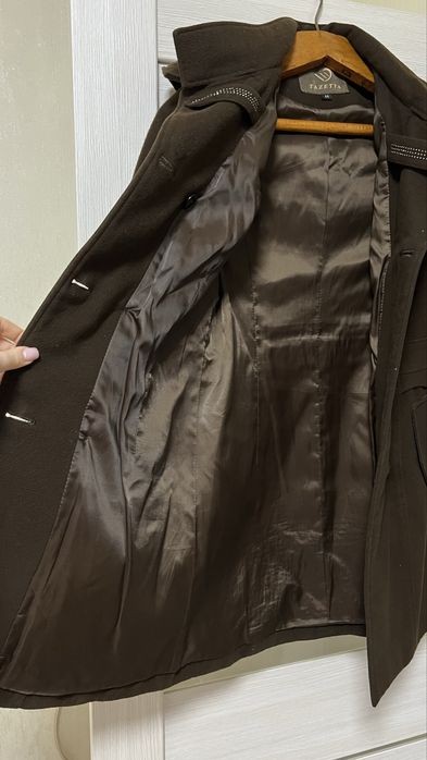 Осіннє коричневе пальто 44 розмір