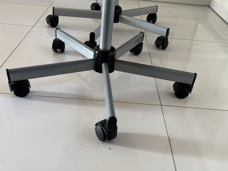 Ikea krzesełka snille