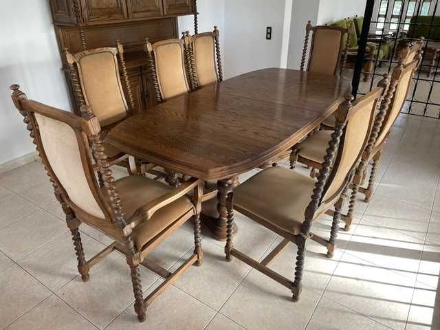 Mesa de jantar e cadeiras