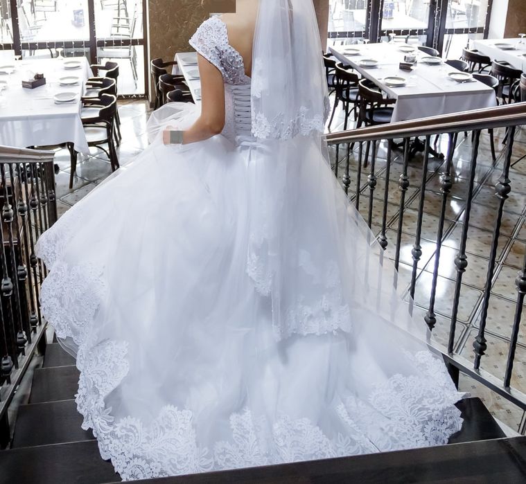 Продам весільну сукню