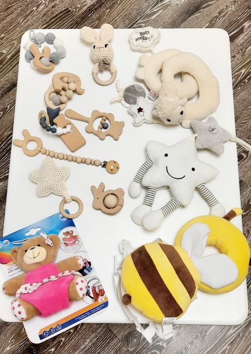 Аксесуари для дітей-брязкальця, захист для голівки,нагрудники,гризунці