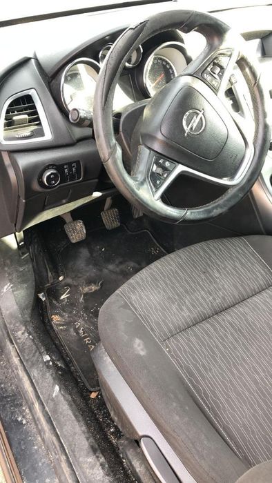 Injetor Opel Astra J Berlina 5P