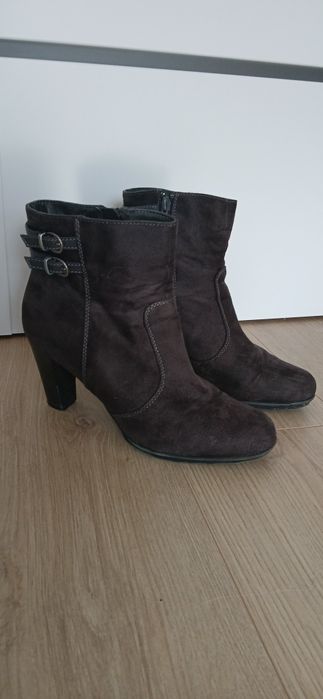 Zamszowe botki na obcasie rozm. 41