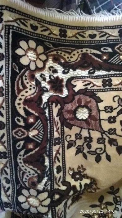 Продам одеяло, комплект постельного белья и велюровое покрывало.