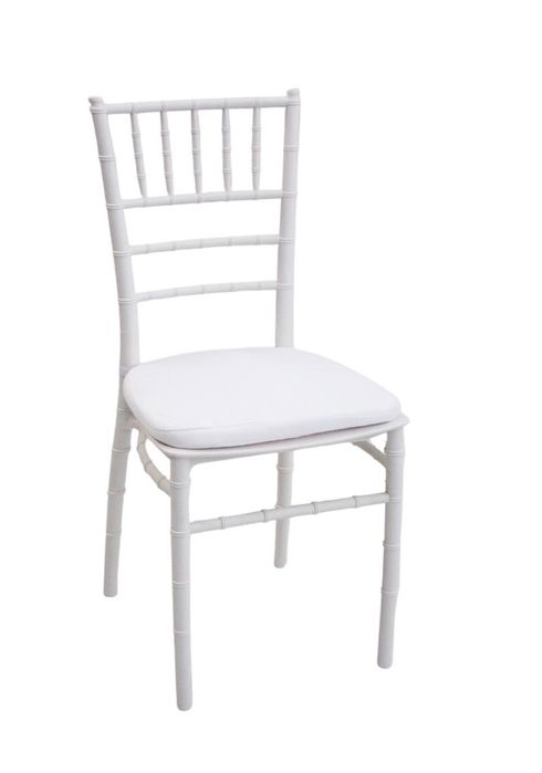 Aluga-se cadeiras brancas