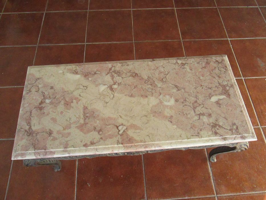 vendo mesa de centro de sala em bronze com tampo em pedra mármore