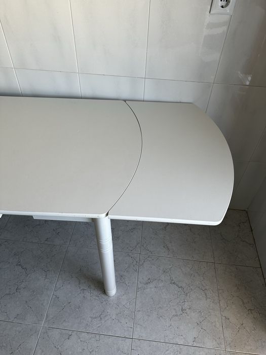 Mesa de cozinha branca