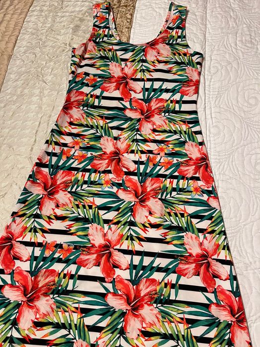 Vestido comprido justo, caveado, “Rialbanni”, tamanho L